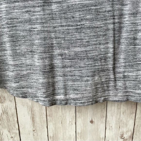 Old Navy Basic Light Gray High Neck Relaxed Fit Swing Tank Top Size M - Picture 3 of 6